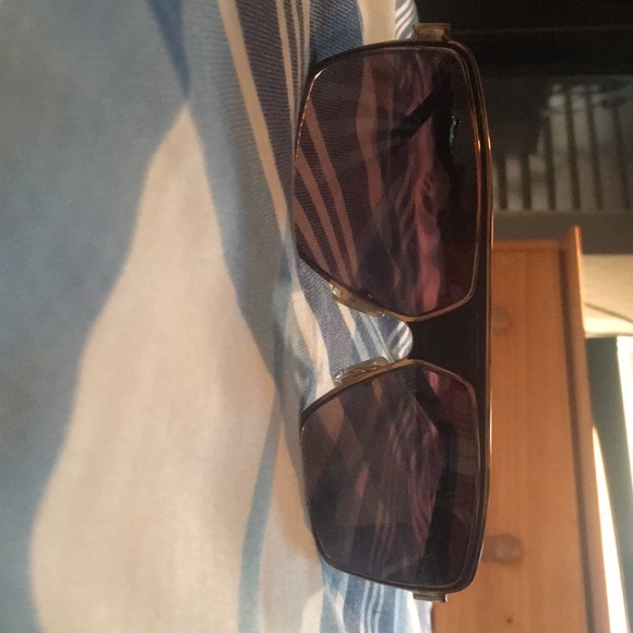 Checkered Louis Vuitton sunglasses - Picture 2 of 3